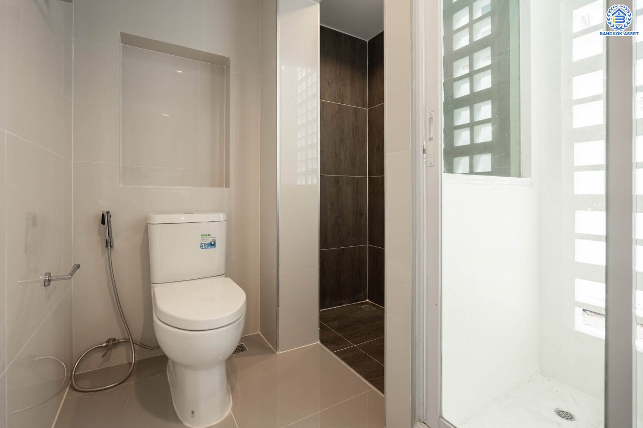 บ้านมือสองตกแต่งใหม่ ม.มณีรินทร์พาร์ค รัตนาธิเบศร์-ท่าอิฐ แบรนด์ Property Perfect เนื้อที่ 66.2 ตร.ว. ฟังก์ชัน 3 ห้องนอน 4 ห้องน้ำ 1 ห้องอเนกประสงค์ จอดรถได้ 2 คัน บนทำเลศักยภาพ เชื่อมต่อทั้ง ถนนรัตนาธิเบศร์ และถนนราชพฤกษ์ ใจกลาง 2 เซ็นทรัลฯ ใกล้ทางด่วนงามวงศ์วาน และรถไฟฟ้า "สถานีบางรักน้อยท่าอิฐ"